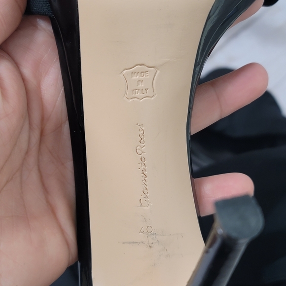 ✨️Gianvito Rossi--Black heels with black elastic strap, size 40, made in italy✨️ - Picture 13 of 16